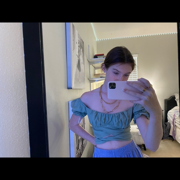 green blouse - Picture 2 of 3